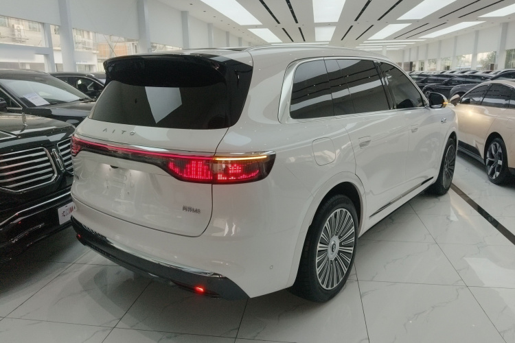 鸿蒙智行 问界M8 2025款 增程 Max+版 53.4kWh 5座版车身外观6005