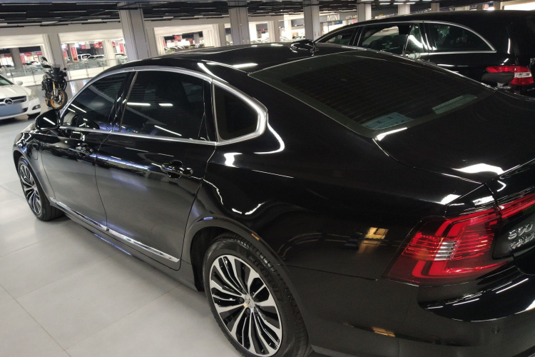 沃尔沃S90新能源 2025款 插电式混动 四驱长续航智逸豪华版车身外观4