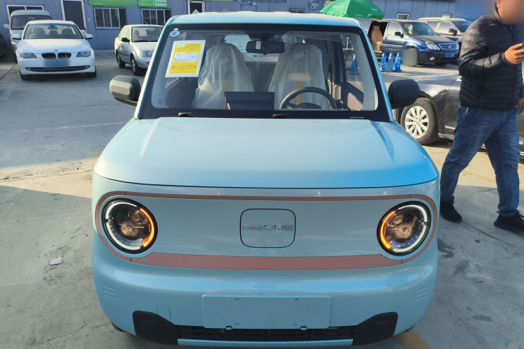 吉利银河 2024款 熊猫mini 200km 耐力熊车身外观2