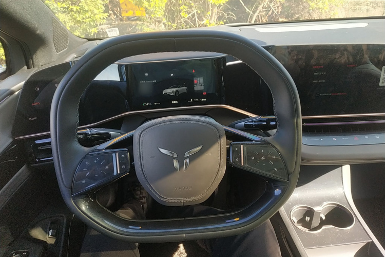 红旗EH7 2024款 690 Pro中控内饰13