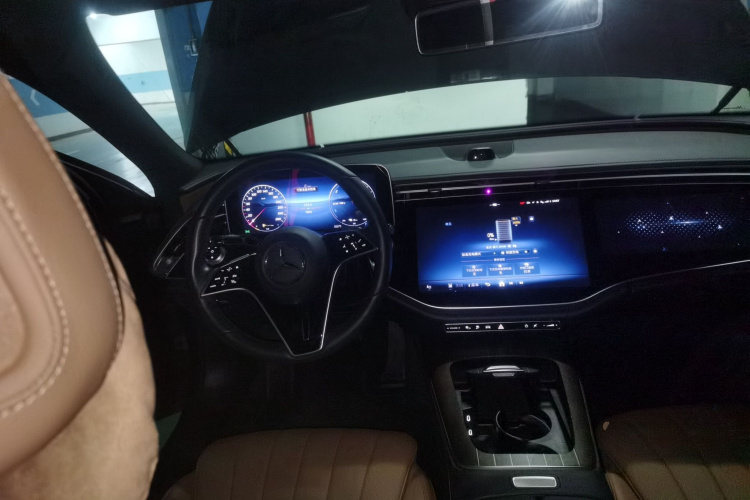 奔驰E级新能源 2024款 E 350 e L 插电式混合动力轿车局部细节13