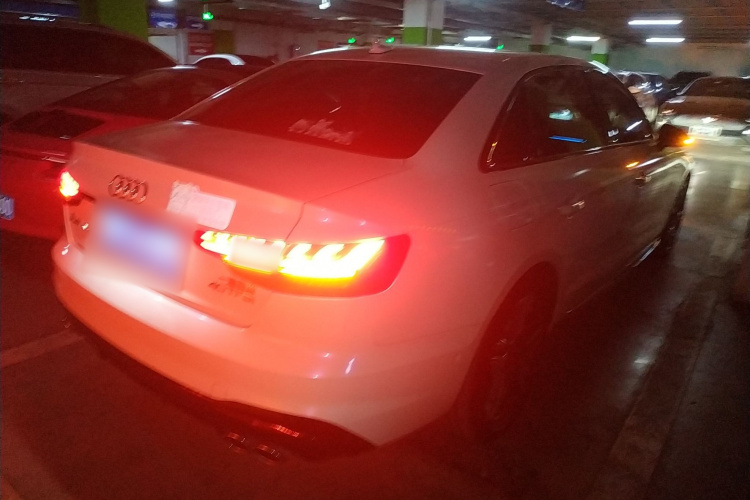 奥迪A4L 2022款 40 TFSI 豪华动感型车身外观7
