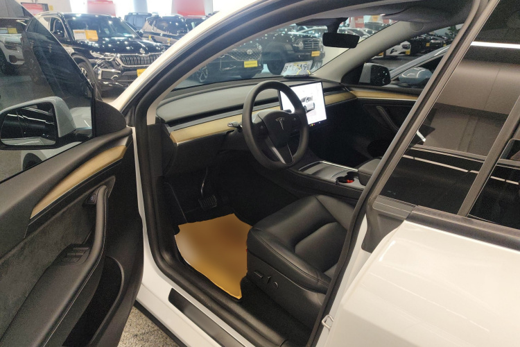 特斯拉 Model Y 2022款 改款 后轮驱动版中控内饰7003