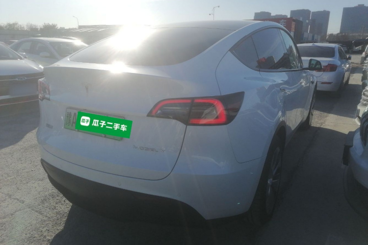 特斯拉 Model Y 2022款 改款 长续航全轮驱动版车身外观6005