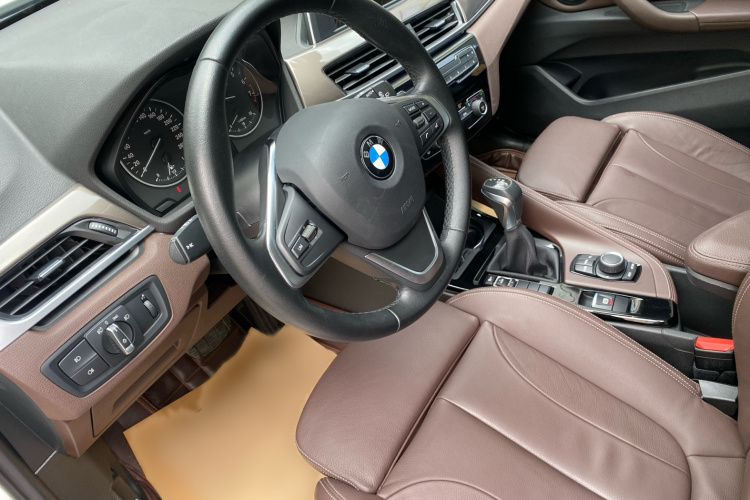 宝马X1 2018款 sDrive18Li 尊享型中控内饰19