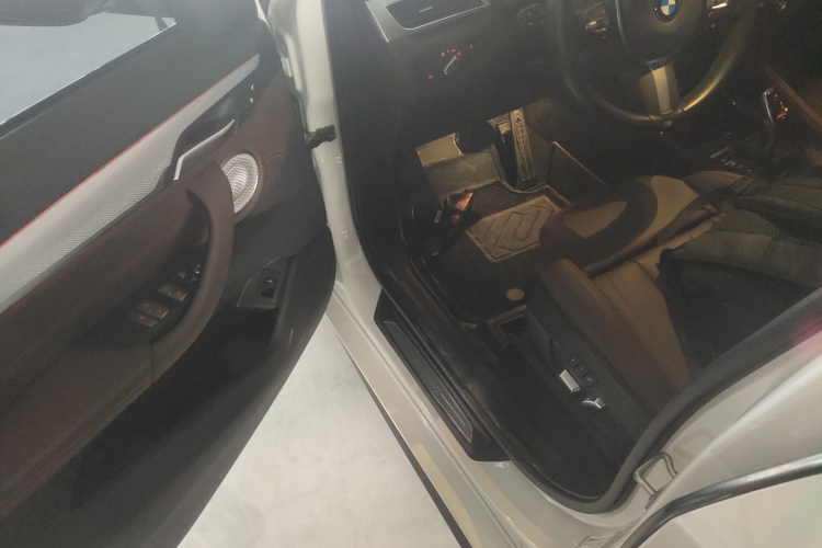 宝马X2 2021款 改款 xDrive25i 曜夜版中控内饰20