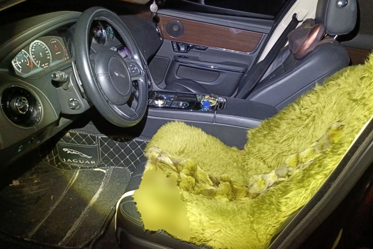 捷豹XJ 2016款 XJL 2.0T 两驱典雅商务版中控内饰19