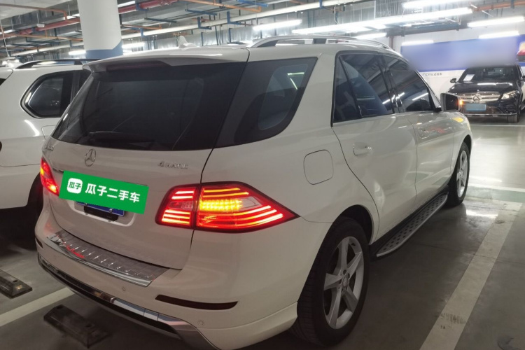 奔驰M级 2014款 ML 400 4MATIC动感型车身外观7