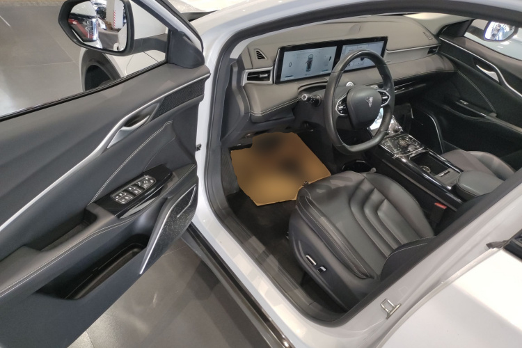 哪吒汽车 2022款 哪吒U-Ⅱ 610 三元锂中控内饰20