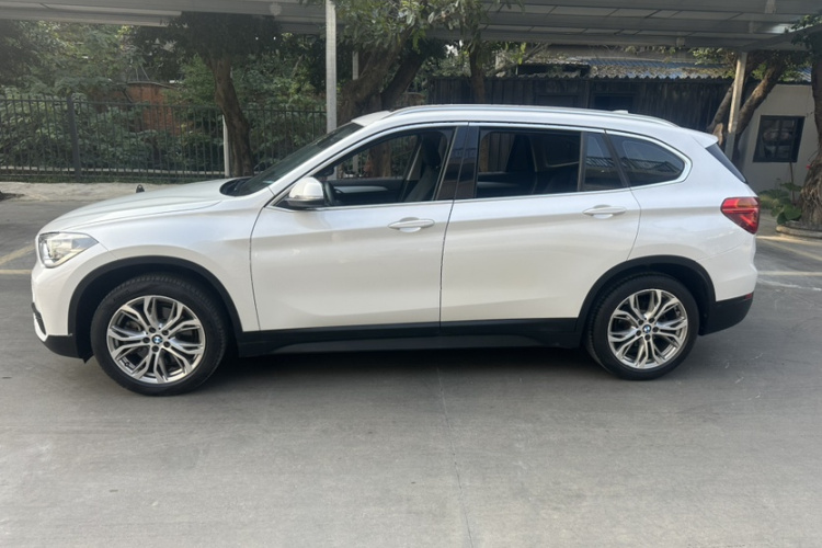宝马X1 2019款 sDrive20Li 领先型车身外观6007