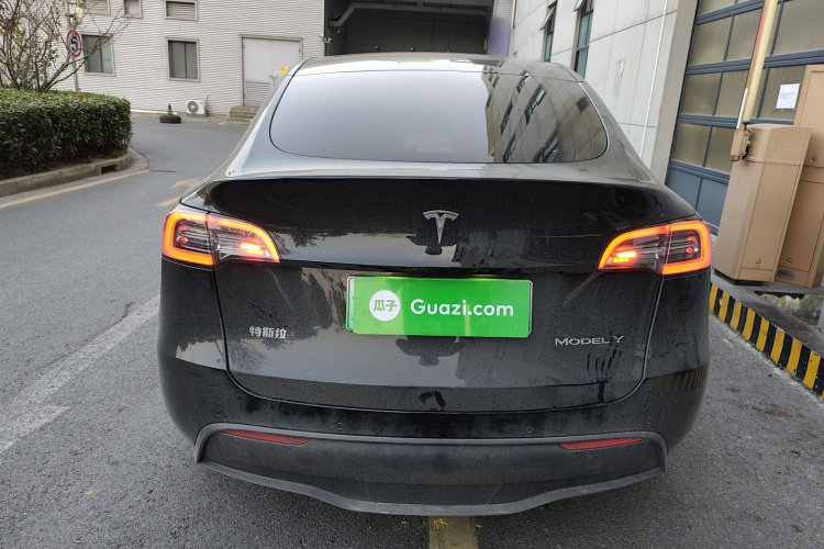 特斯拉 Model Y 2021款 标准续航后驱版车身外观6