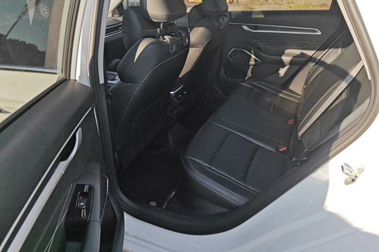 吉利汽车 帝豪 2023款 第4代冠军版 1.5L CVT尊贵型中控内饰21