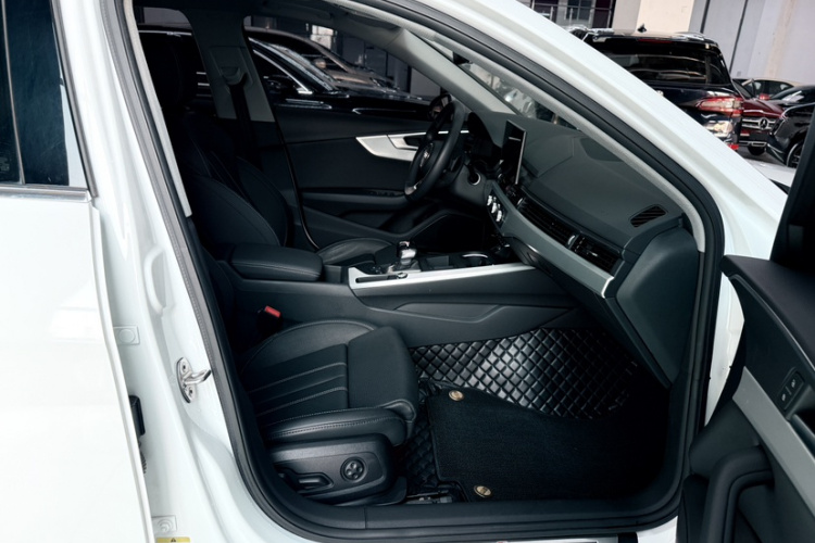 奥迪A4L 2023款 40 TFSI 时尚动感型局部细节9006