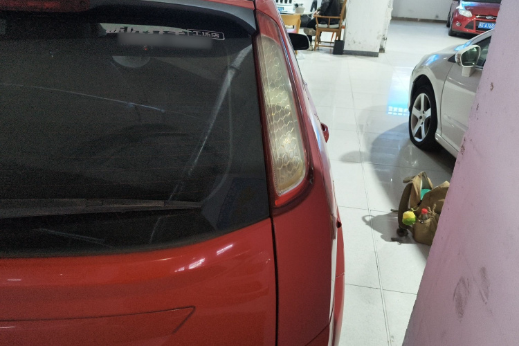 福特 福克斯 2013款 两厢经典 1.8L 自动基本型车身外观9