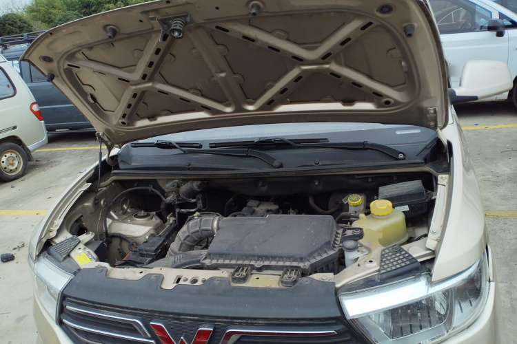 五菱汽车 五菱宏光V 2021款 1.5L劲享版LAR机舱底盘24