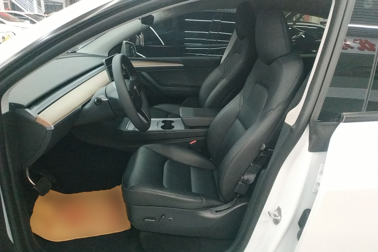 特斯拉 Model Y 2022款 改款 后轮驱动版中控内饰19