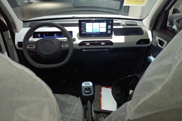 吉利银河 2024款 熊猫mini 200km 耐力熊中控内饰12