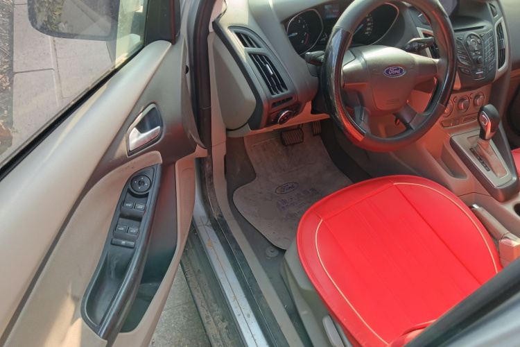 福特 福克斯 2012款 三厢 1.6L 自动舒适型中控内饰20