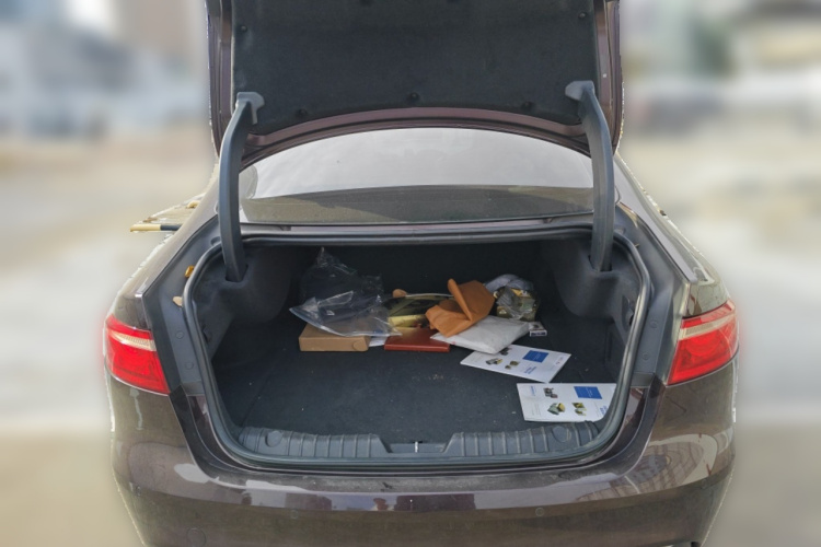 捷豹XFL 2017款 XFL 2.0T 240PS 豪华版局部细节23