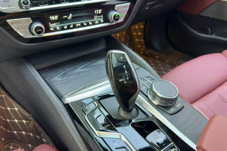 宝马5系 2023款 530Li 尊享型 M运动套装局部细节9002