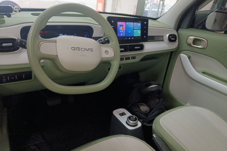 吉利银河 2025款 210km 熊猫骑士中控内饰12