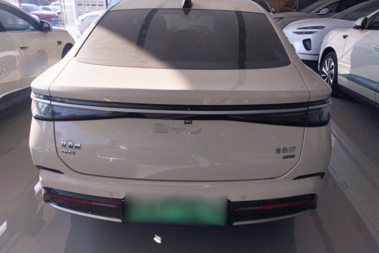 比亚迪 海豹07 DM-i 2025款 智驾版 DM-i 1.5L 125km 尊贵型车身外观6