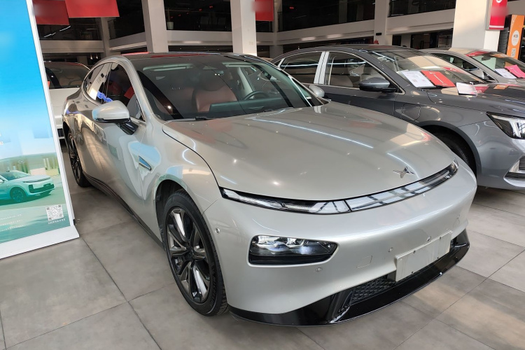 小鹏P7 2022款 670N+车身外观3