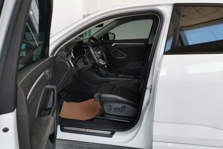 奥迪Q3 2023款 改款 40 TFSI 时尚动感型中控内饰19