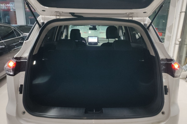 宝骏510 2019款 1.5L 手动劲享型77kW 国VI机舱底盘23