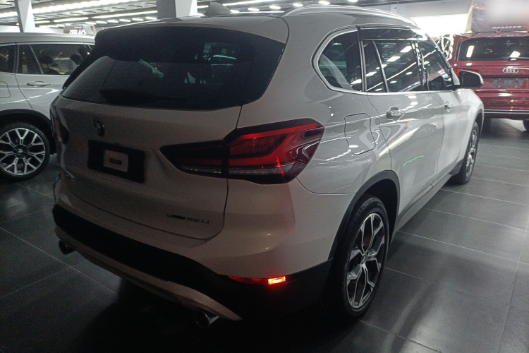 宝马X1 2021款 sDrive25Li 领先型车身外观6005