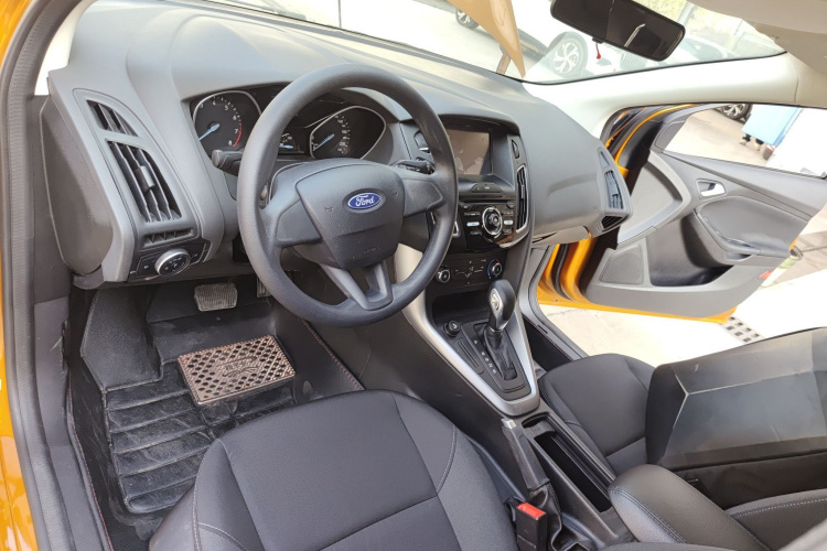 福特 福克斯 2015款 两厢 1.6L 自动舒适型中控内饰7002