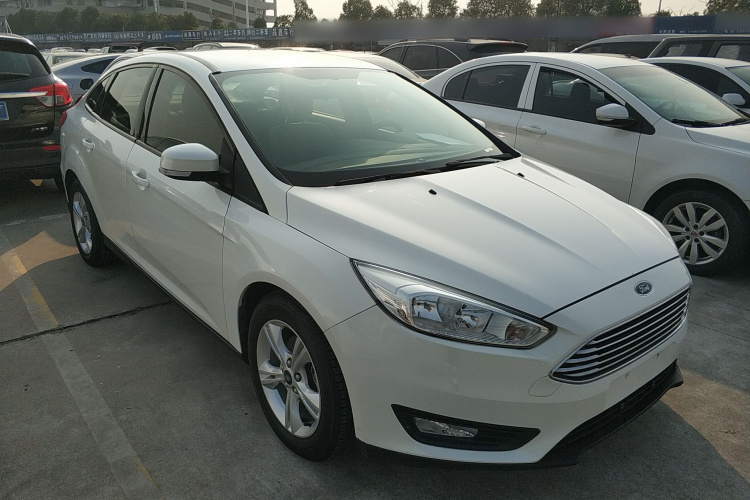 福特 福克斯 2015款 三厢 1.6L 手动舒适型车身外观6002