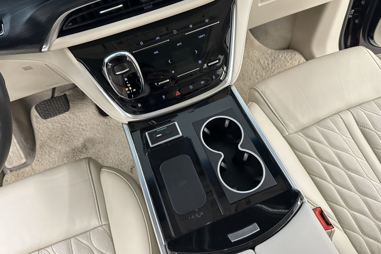 别克GL8 2020款 Avenir艾维亚 六座贤礼版中控内饰7014