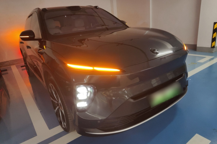 蔚来ES8 2024款 100kWh 签名版车身外观3