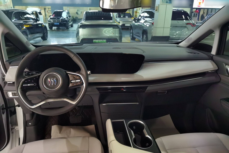 别克GL8 2025款 陆尊 智享版中控内饰7002