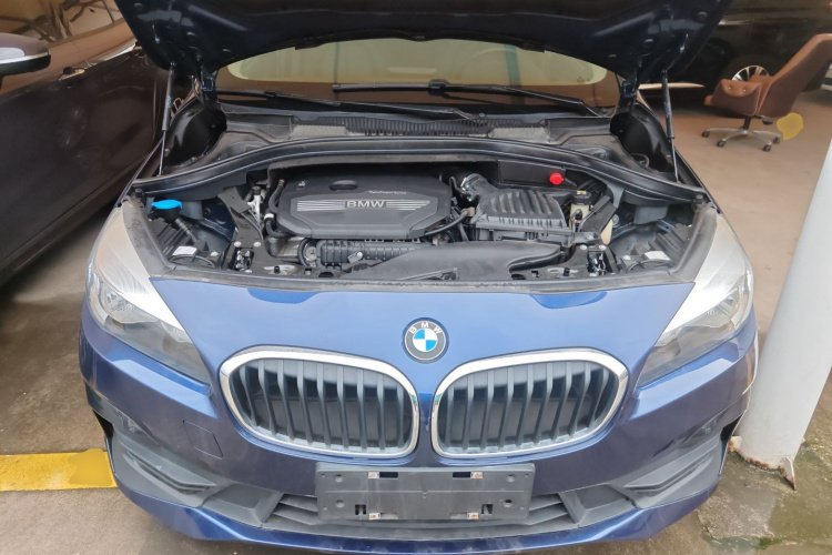 宝马2系多功能旅行车 2018款 220i 领先型机舱底盘24