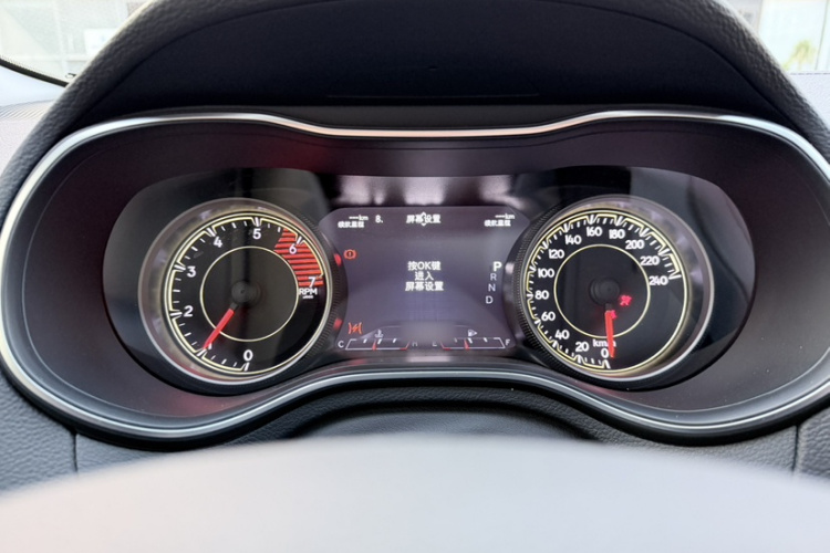 Jeep 自由光 2019款 2.0T 两驱智享版 国V中控内饰7007