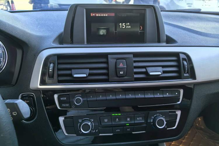 宝马1系(进口) 2016款 118i 领先型中控内饰7003