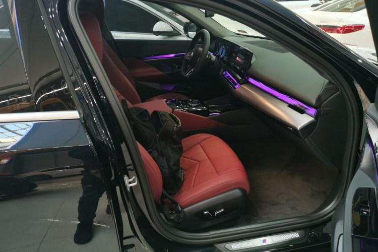 宝马5系 2025款 530Li 领先型 M运动套装局部细节41