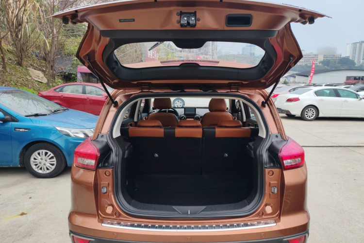 北京汽车 绅宝X35 2016款 1.5L 自动豪华版机舱底盘23