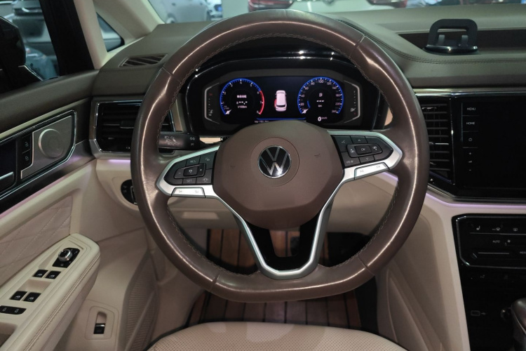 大众 威然 2020款 380TSI 尊贵版中控内饰13