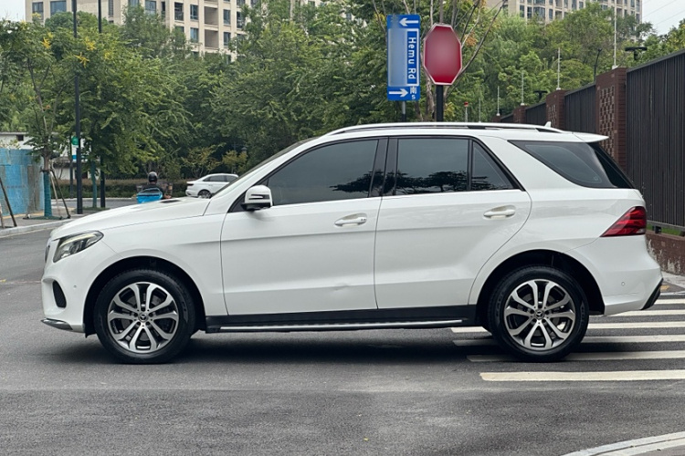 奔驰GLE 2017款 GLE 320 4MATIC 动感型车身外观6008