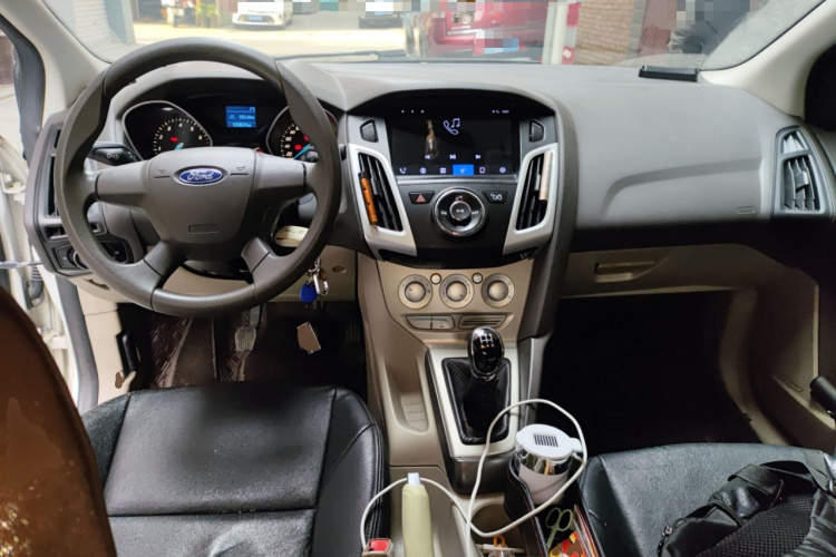 福特 福克斯 2012款 三厢 1.6L 手动舒适型中控内饰12