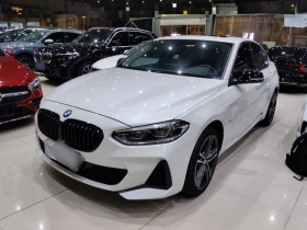 宝马1系 2022款 125i M运动曜夜版