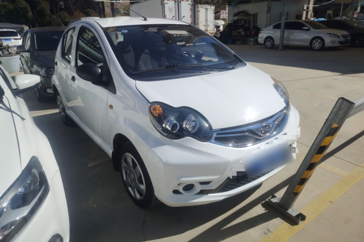 比亚迪F0 2015款 1.0L AMT 铉酷型车身外观3