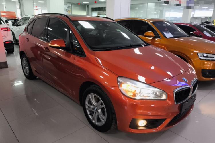 宝马2系旅行车 2016款 218i 领先型车身外观3