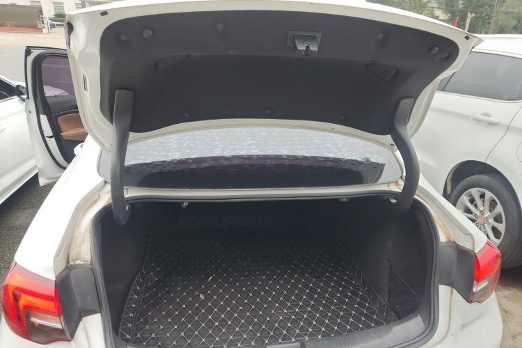 别克 君威 2017款 20T 精英型机舱底盘23