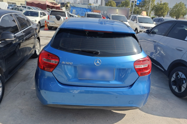 奔驰A级(进口) 2013款 A 180 时尚型车身外观6