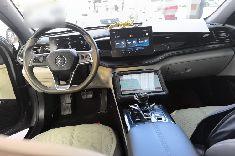 比亚迪 秦PLUS 2024款 荣耀版 DM-i 55KM领先型中控内饰12