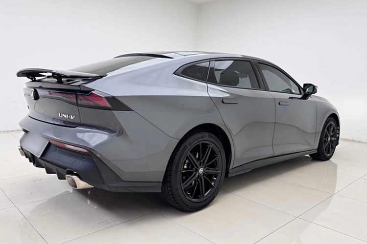 长安UNI-V 2022款 1.5T 尊贵型车身外观6005